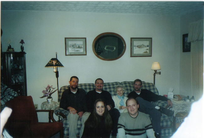 The Conner Cousins and Granny
Cory, Daniel, Granny, Chris, Emily, Mike
Thanksgiving 2000
Keywords: Cory_Conner Daniel_Conner Chris_Conner Lois_Conner Emily_Roetto Mike_Roetto