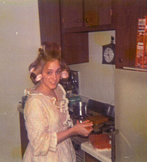 Mom in curlers
around 1972
Keywords: Kay_Roetto