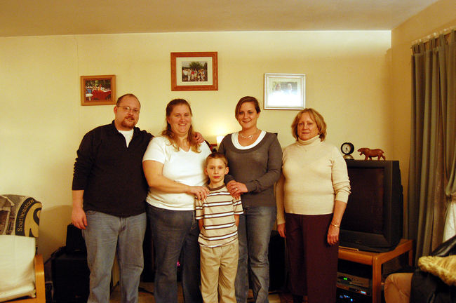 Mike Julie James Emily and Mom
Thanksgiving 2006
Keywords: Thanksgiving