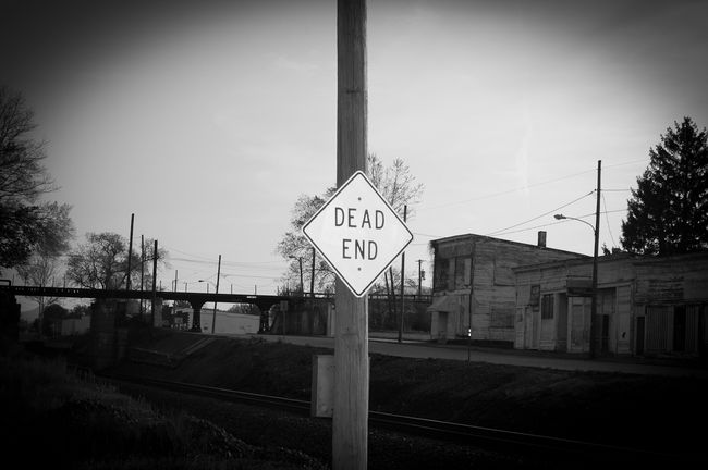Dead End
