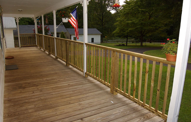 Completed Railing
after a back-breaking weekend, our new porch railing is complete!  And with no major casualties
Keywords: railing