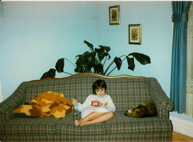 Emily on t he couch with Prissy
around 1988. Notice the large glass coke bottle.
Keywords: Emily