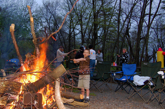 James roasts a weenie
at Dundo Campground, Shenandoah National Park
Keywords: dundo2007