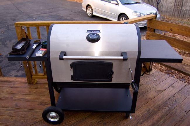 New Grill!
I finally found a charcoal grill with cast-iron grates.
Keywords: grill
